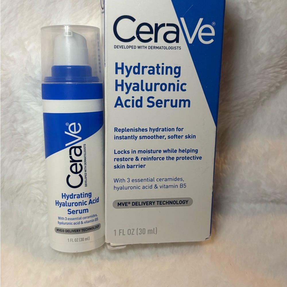 CeraVe Hydrating Hyaluronic Acid Serum - Blue and White